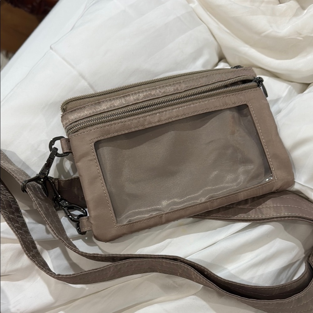 NWOT Lug Peekaboo in Sand - Picture 3 of 4